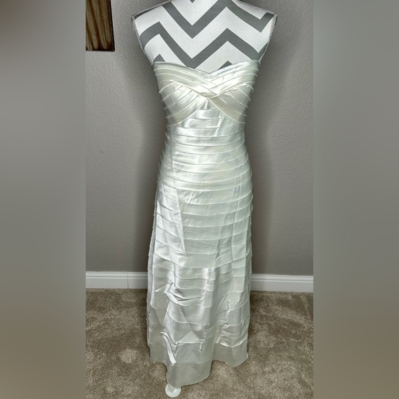NWT BCBGMaxAzria Strapless Cream Satin Dress - Picture 1 of 6